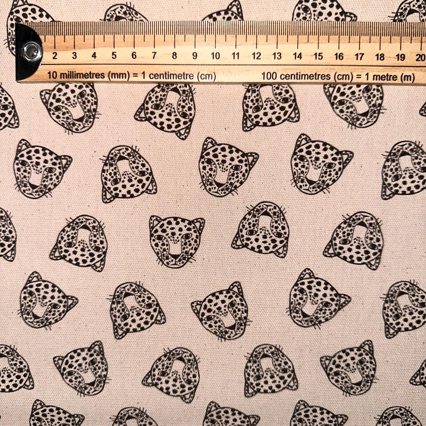 TOILE COTON ASPECT LIN Tête de Léopard