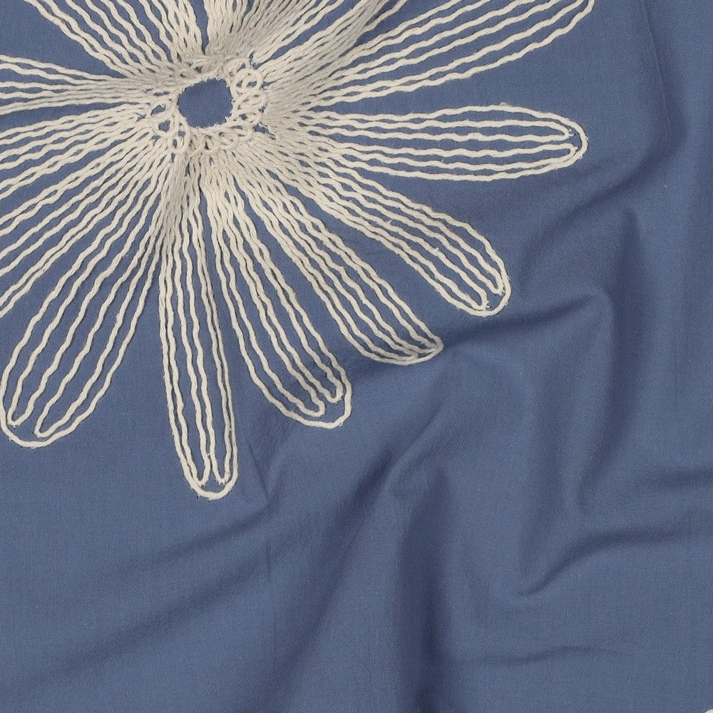 COTON BRODE Bleu ciel avec Grandes Fleurs Ecrues
