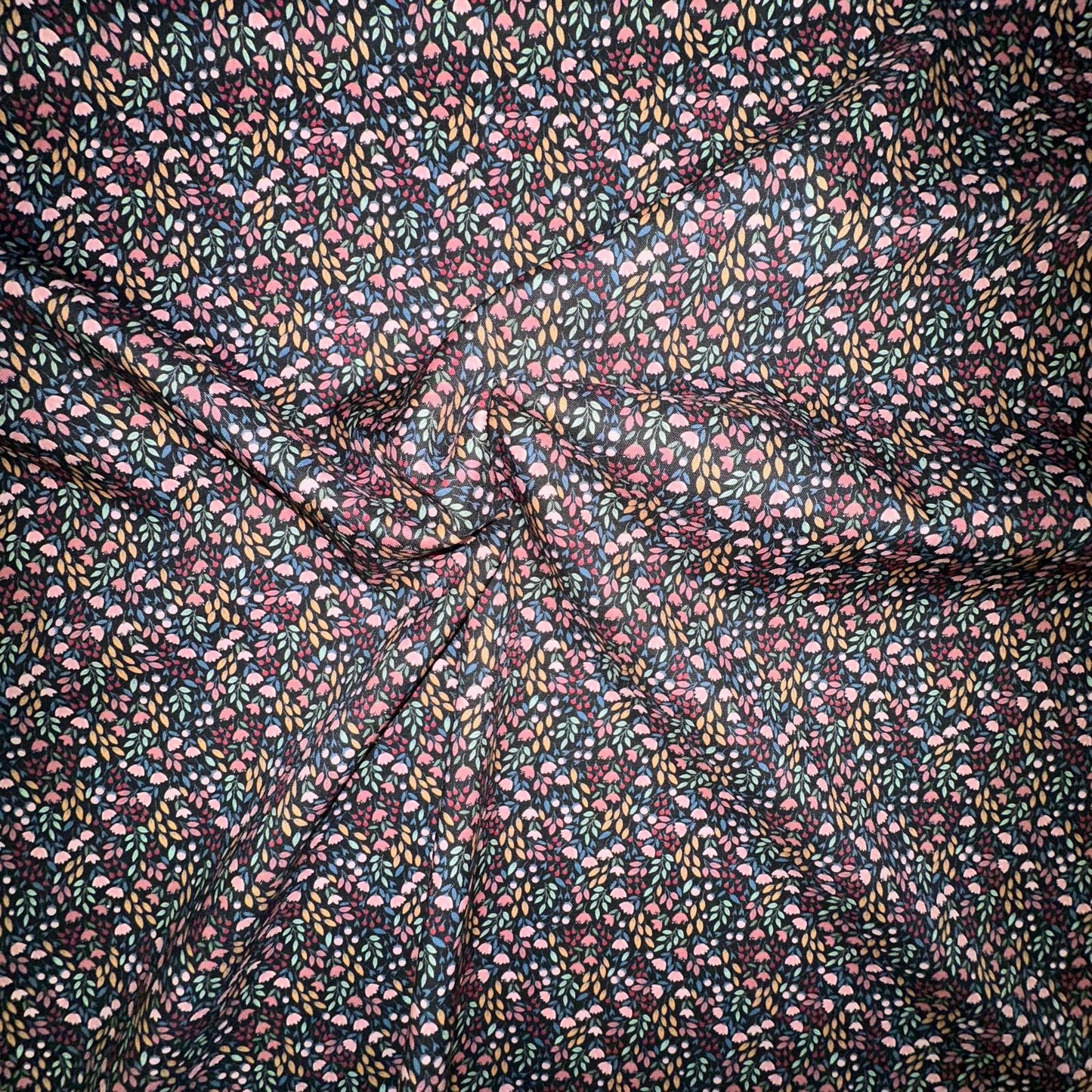 COTON IMPRIME Fleuris fond Noir