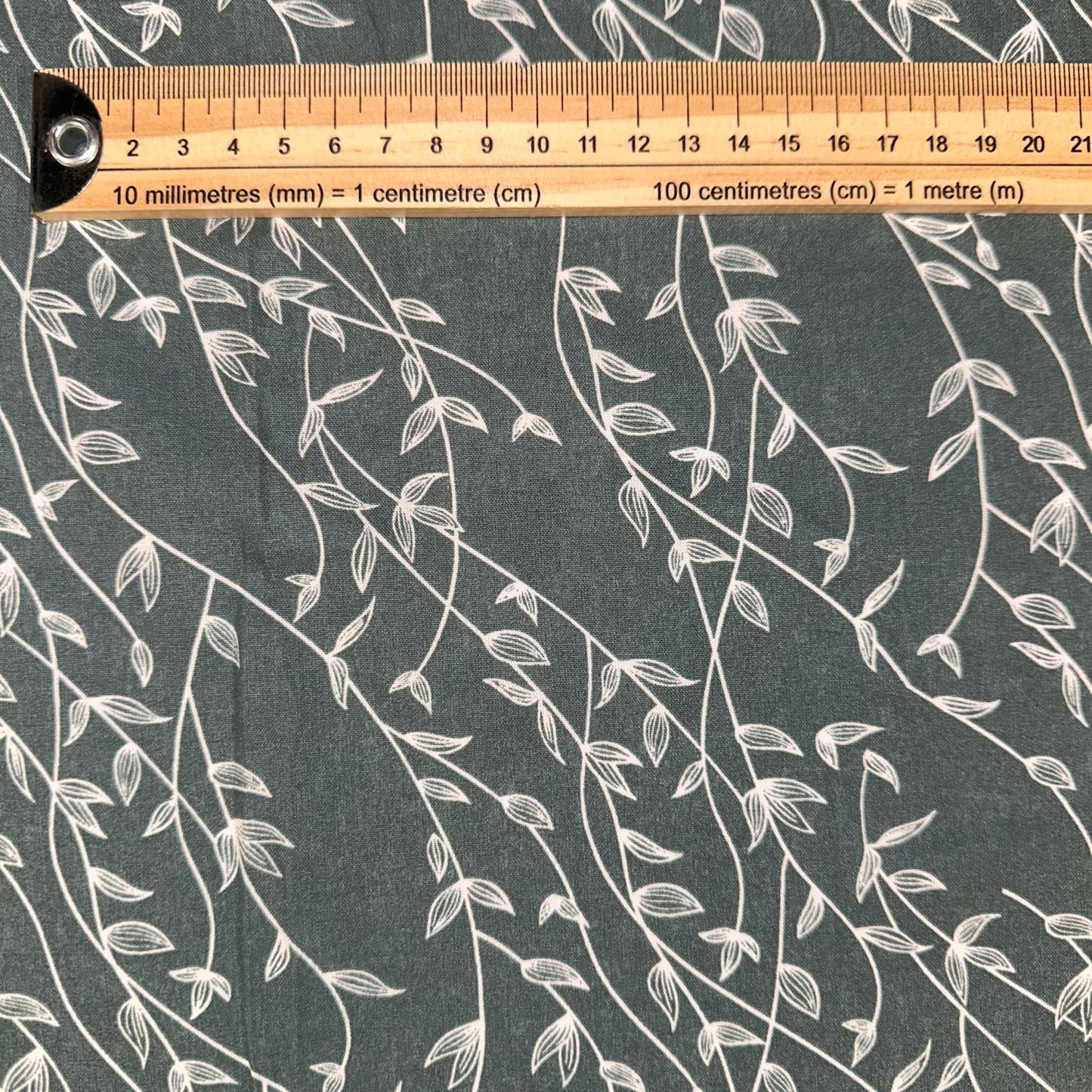 COTON IMPRIME Feuillage Blanc fond Bleu Canard